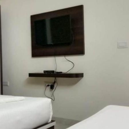 Hotel Mk Grande à Bangalore Extérieur photo