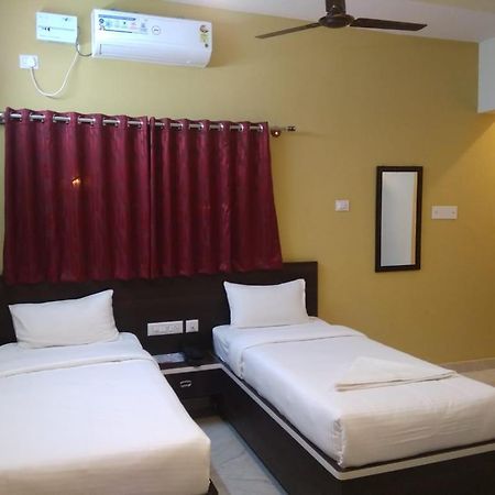 Hotel Mk Grande à Bangalore Extérieur photo